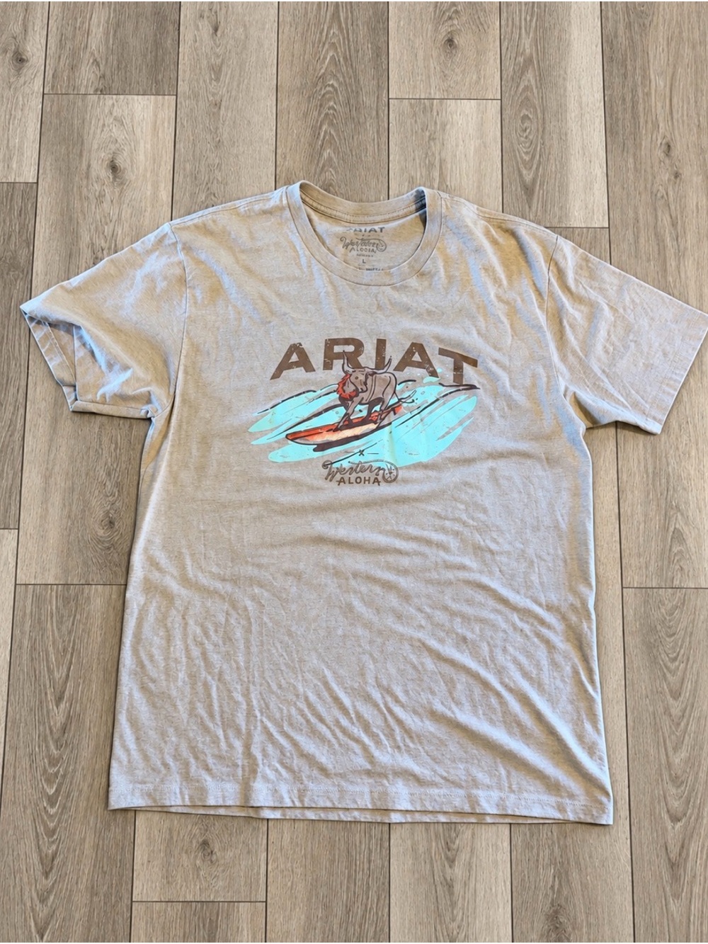 Ariat Men's Light Gray Tee with Surfing Graphic